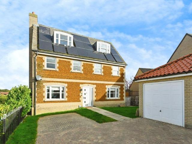 5 bedroom detached house for sale