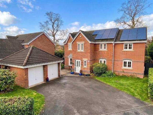 5 bedroom detached house for sale