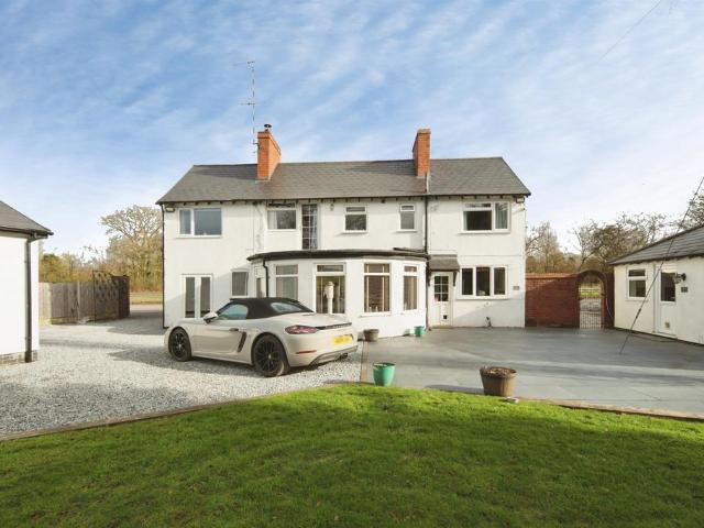 5 bedroom detached house for sale