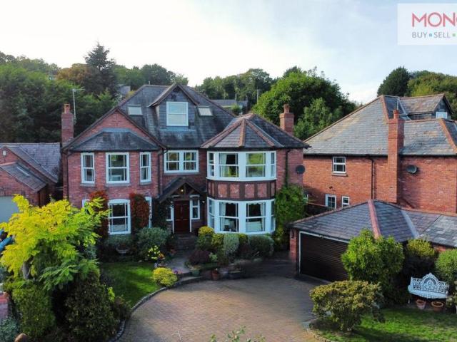5 bedroom detached house for sale