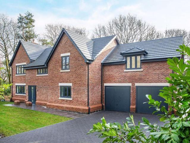 5 bedroom detached house for sale