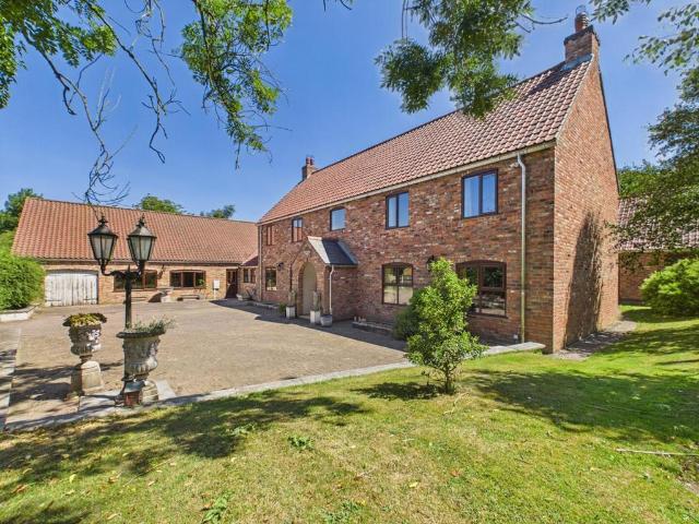 5 bedroom detached house for sale