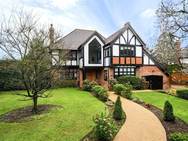 5 bedroom detached house for sale