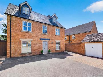 5 bedroom detached house for sale