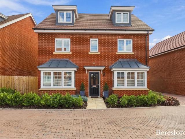 5 bedroom detached house for sale