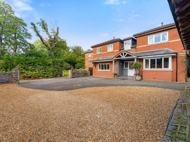 5 bedroom detached house for sale