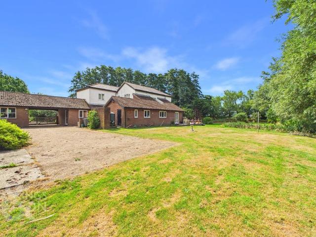 5 bedroom detached house for sale