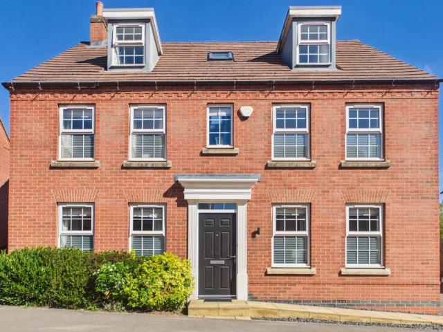 5 bedroom detached house for sale
