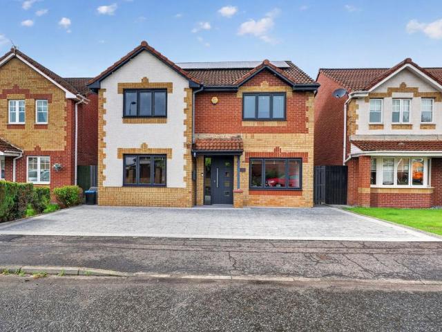 5 bedroom detached house for sale