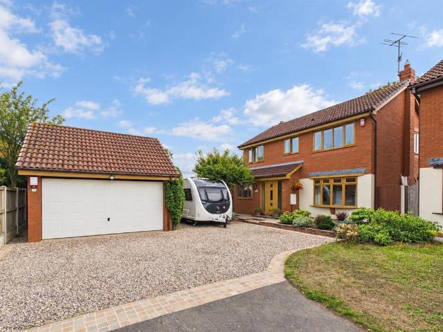 5 bedroom detached house for sale
