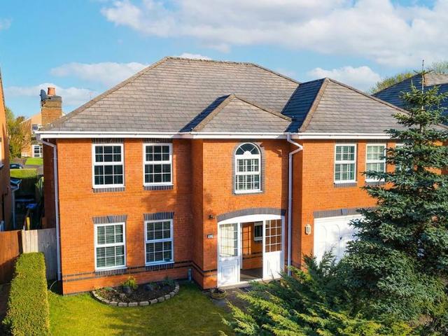 5 bedroom detached house for sale