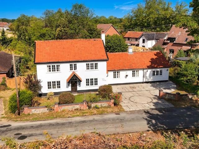 5 bedroom detached house for sale