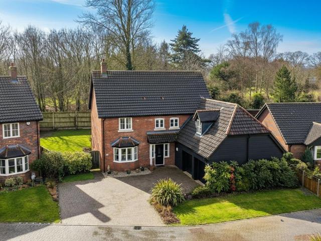 4 bedroom detached house for sale