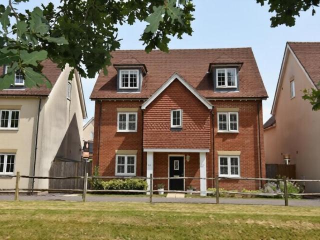 5 bedroom detached house for sale