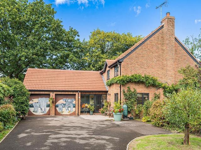 5 bedroom detached house for sale