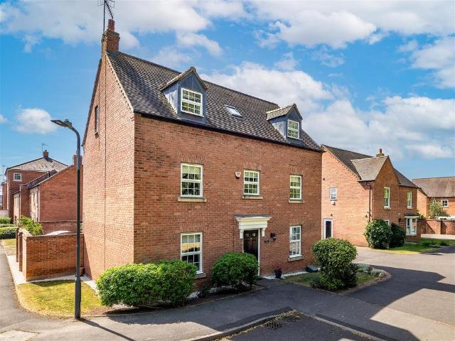 5 bedroom detached house for sale