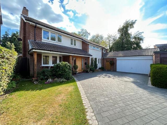 5 bedroom detached house for sale