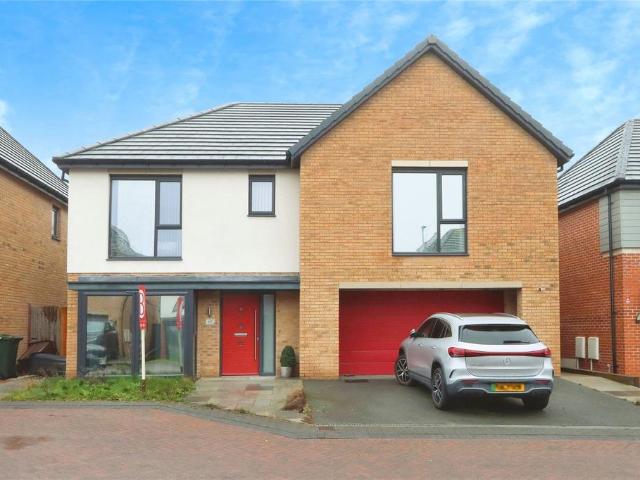 5 bedroom detached house for sale