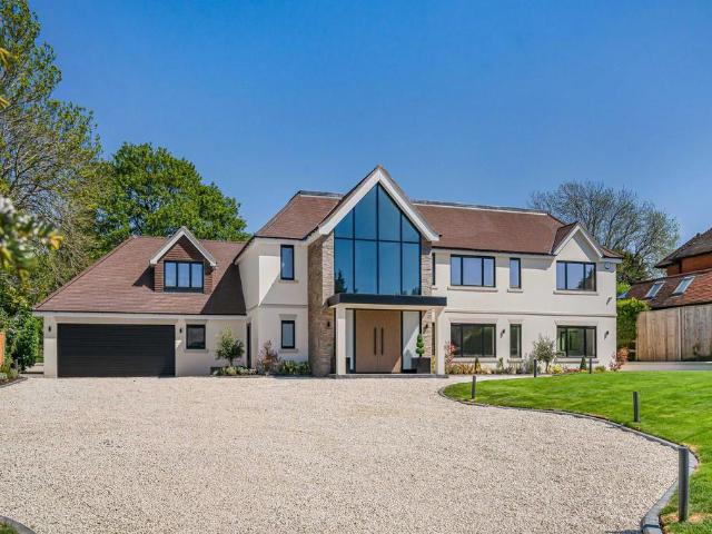 5 bedroom detached house for sale