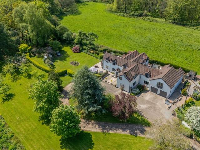 5 bedroom detached house for sale