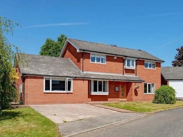5 bedroom detached house for sale
