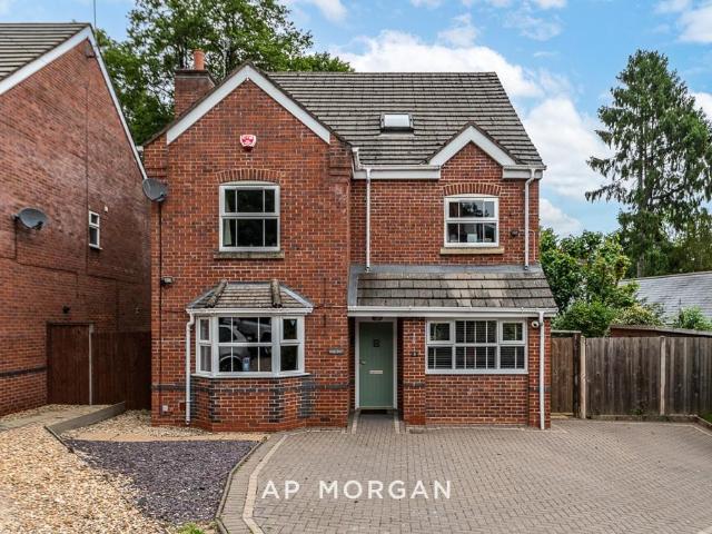 5 bedroom detached house for sale