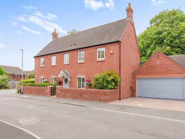 5 bedroom detached house for sale