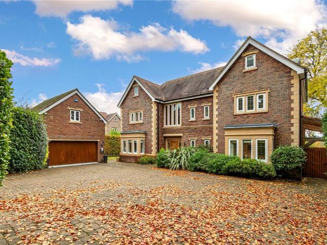 5 bedroom detached house for sale