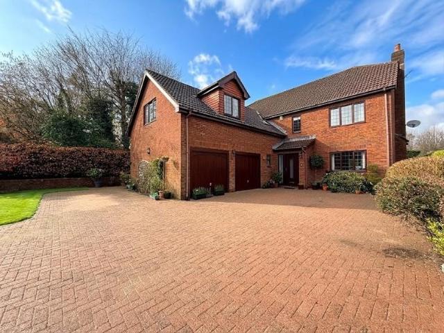 5 bedroom detached house for sale