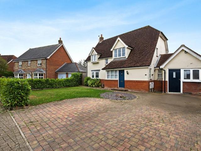5 bedroom detached house for sale
