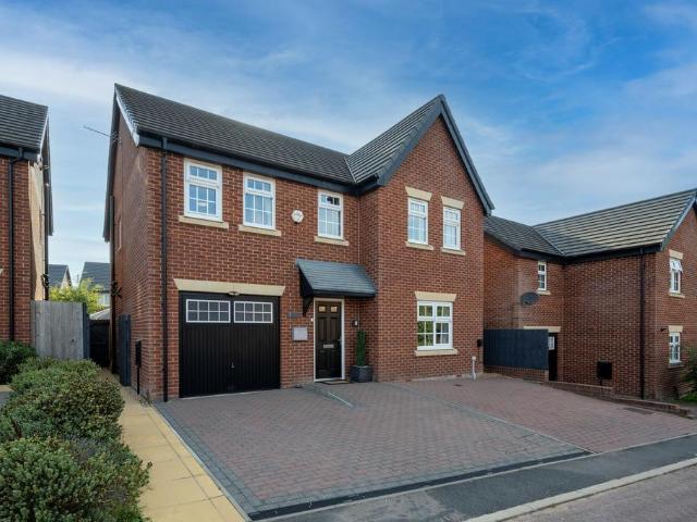 5 bedroom detached house for sale