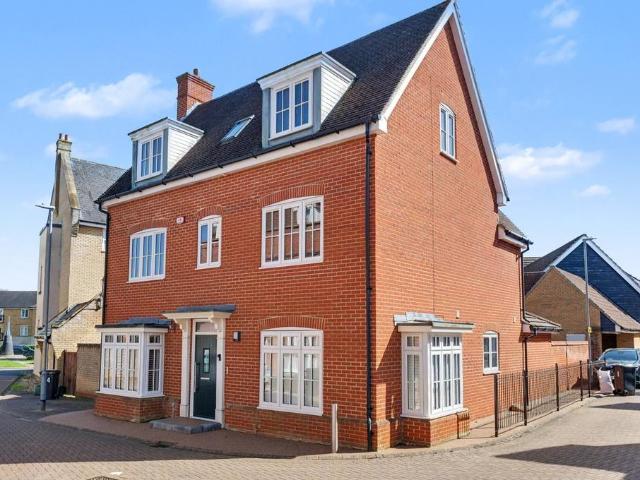 5 bedroom detached house for sale