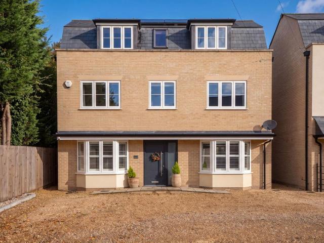 5 bedroom detached house for sale