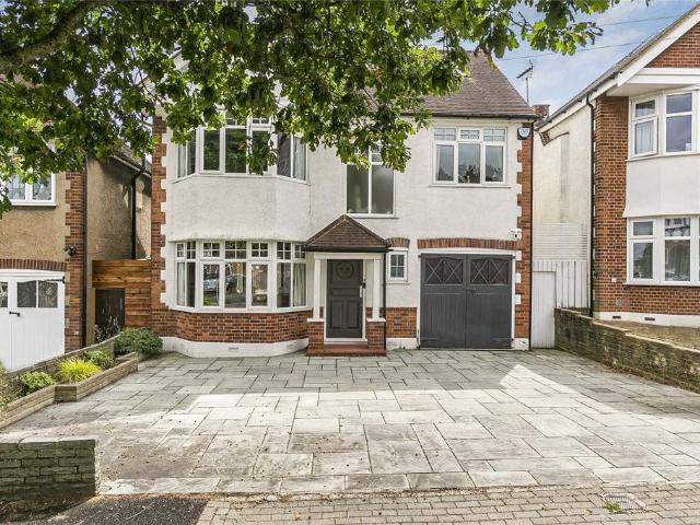 5 bedroom detached house for sale