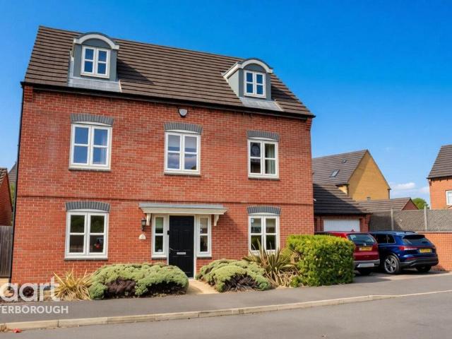 5 bedroom detached house for sale