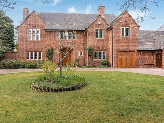5 bedroom detached house for sale