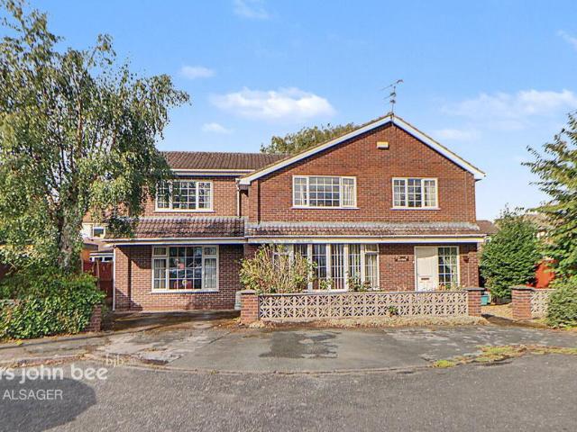 5 bedroom detached house for sale
