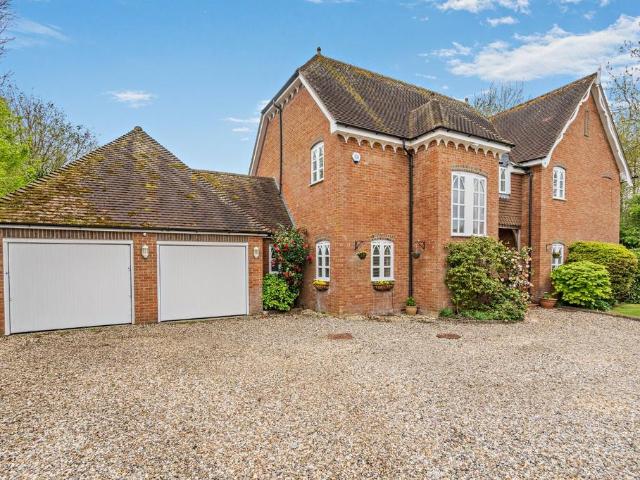 5 bedroom detached house for sale