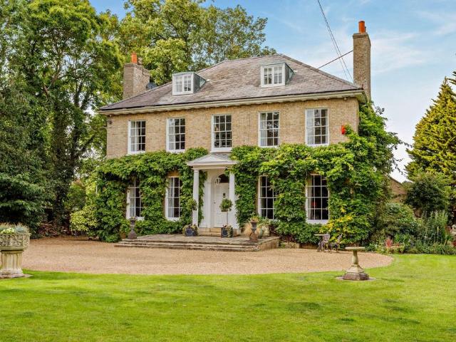 5 bedroom detached house for sale