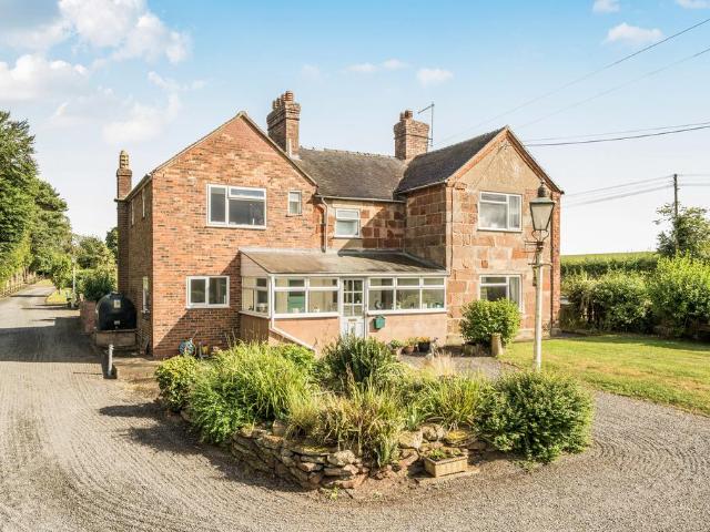 5 bedroom detached house for sale