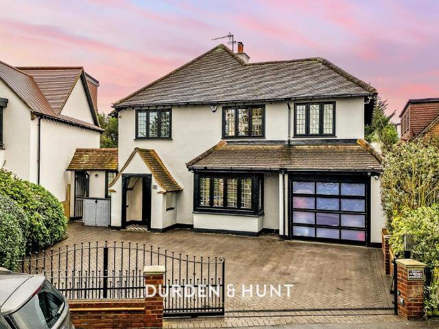 5 bedroom detached house for sale