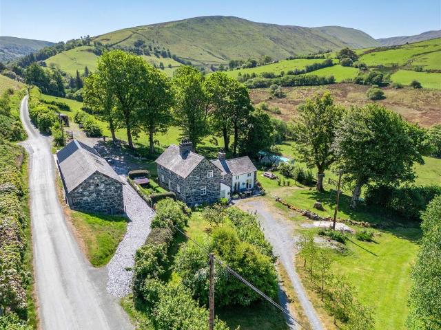 6 bedroom detached house for sale