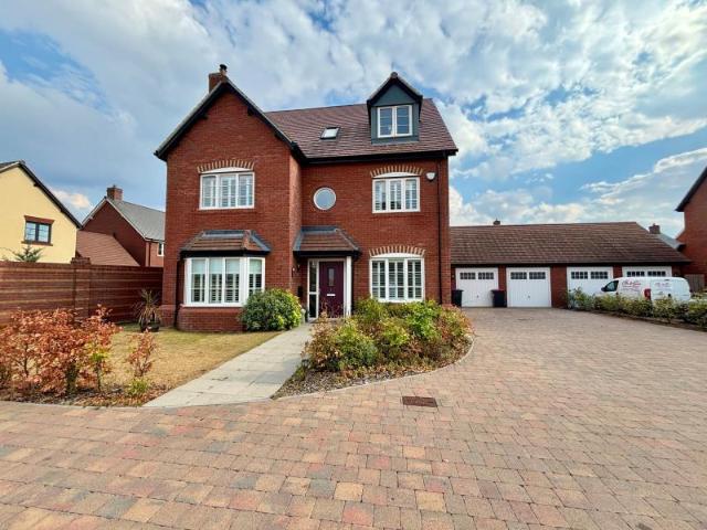 5 bedroom detached house for sale