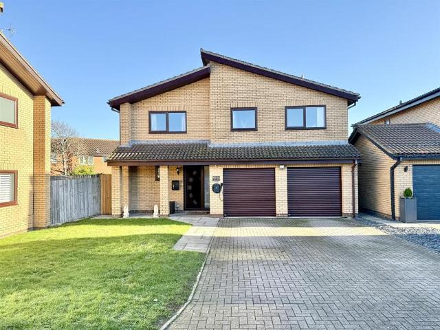 5 bedroom detached house for sale