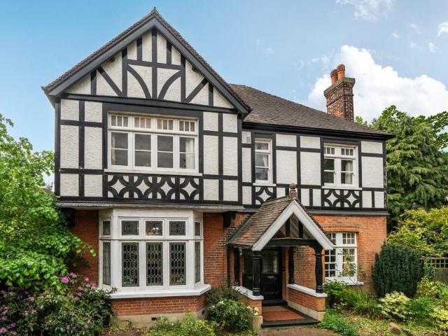 5 bedroom detached house for sale