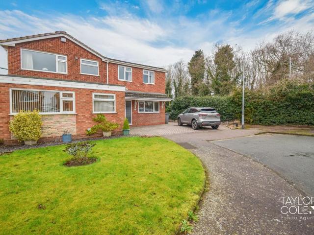 5 bedroom detached house for sale