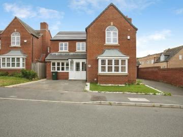5 bedroom detached house for sale