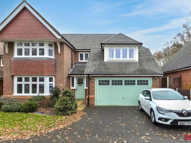 5 bedroom detached house for sale