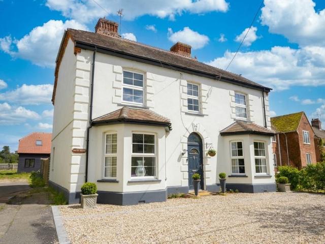 5 bedroom detached house for sale