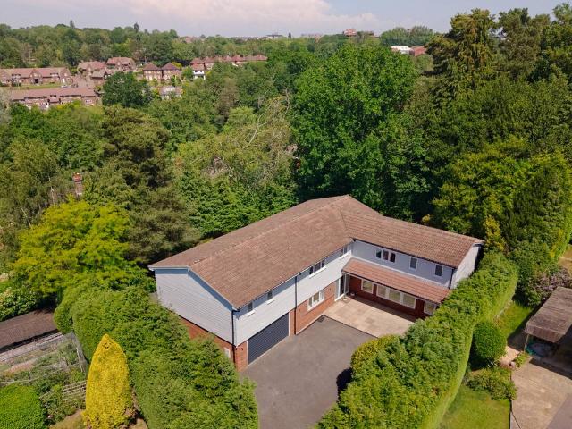 5 bedroom detached house for sale